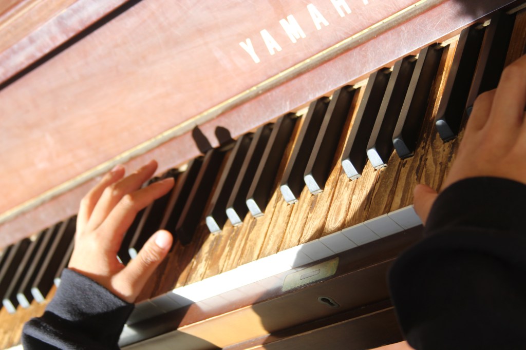 Students host impromptu lunch concerts with outdoor&nbsp;piano